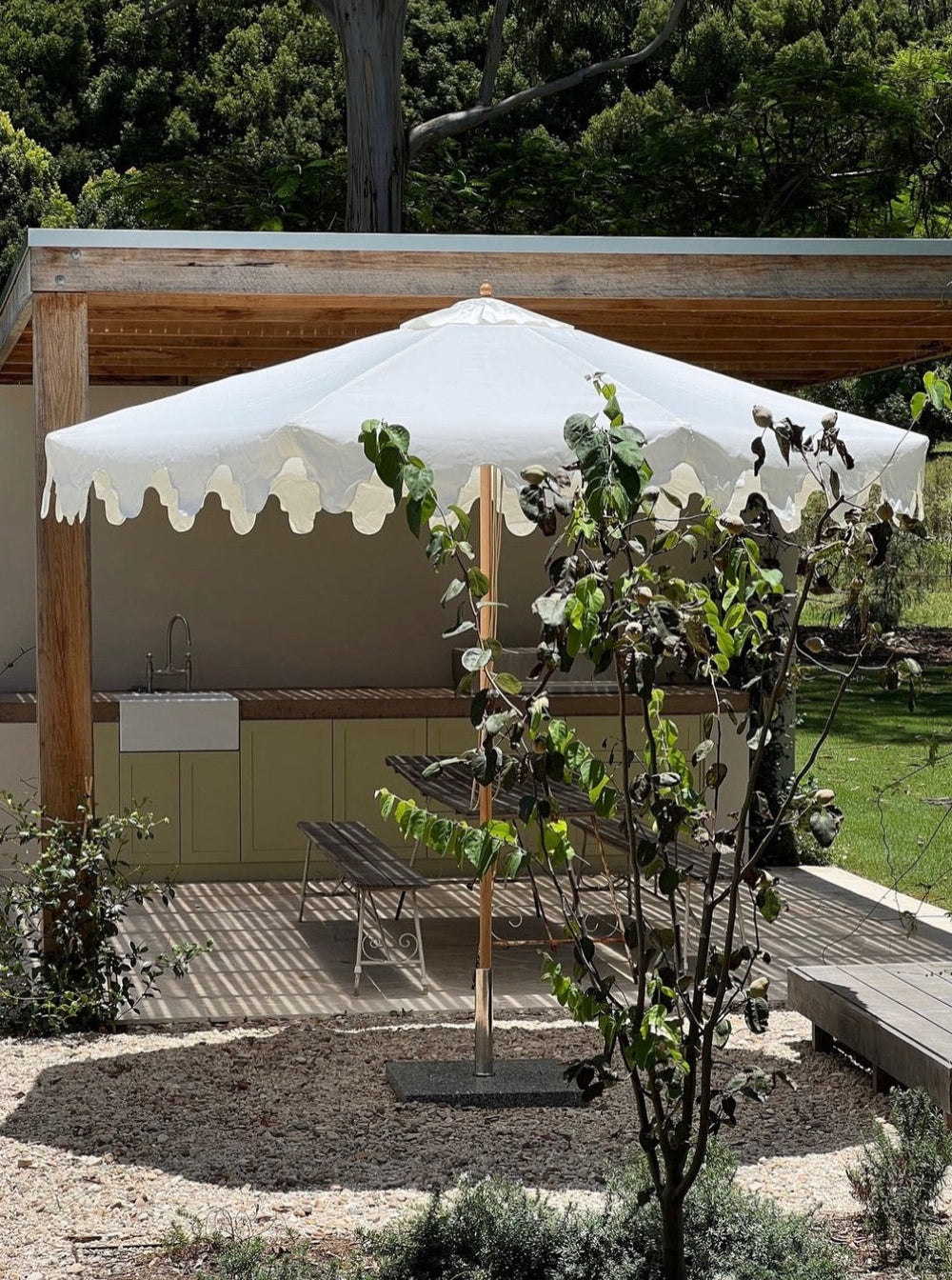 crispin cider patio umbrella SCALLOPED EDGE OUTDOOR – Merci Maison and poolside areas Color:Crab Cakes Walleye Copper Spoon Executive Leather Travel Dopp Brendon White